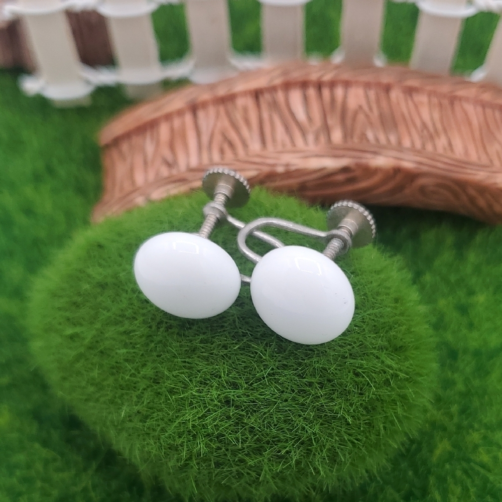 Japan Screwback Artic White Disc Earrings E1012